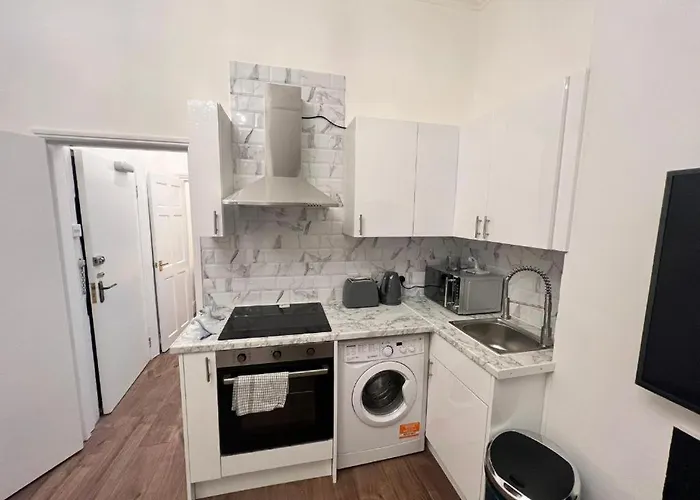 Iconic One Bed Apartment In Chiswick